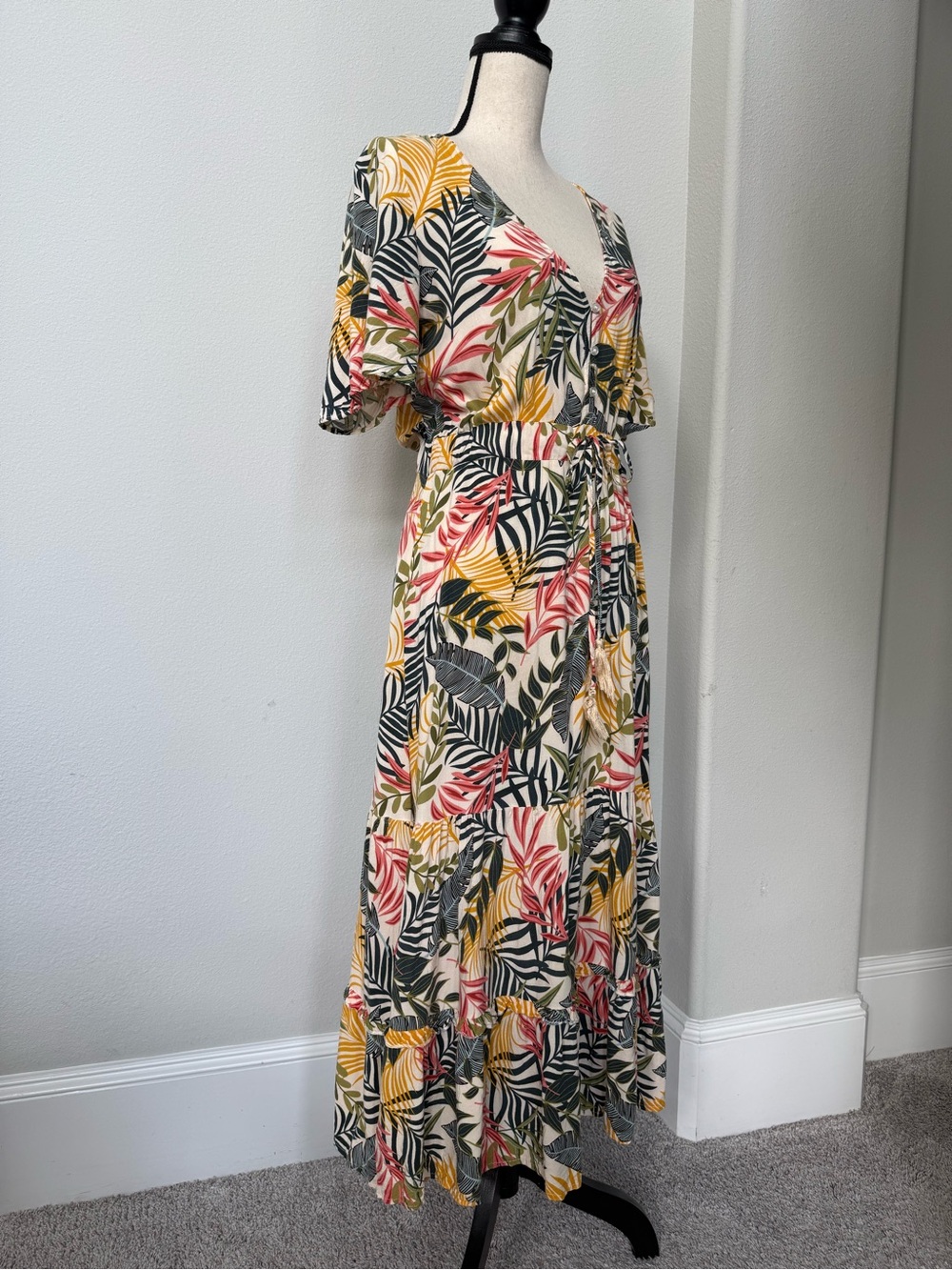 Sunday Mi Amor Tropical V-Neck Maxi Dress - Picture 4 of 13